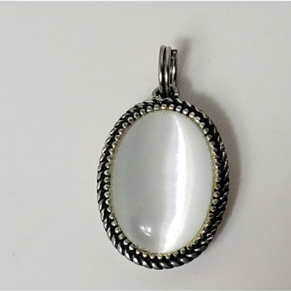 WHITE CAT"S EYE In Silver-tone Setting PENDANT ONLY - Picture 3 of 8